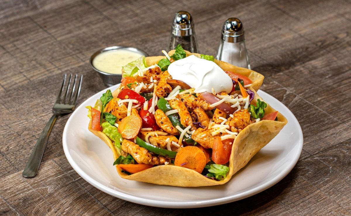Tex Mex cuisine, a taco bowl with peppers and chicken