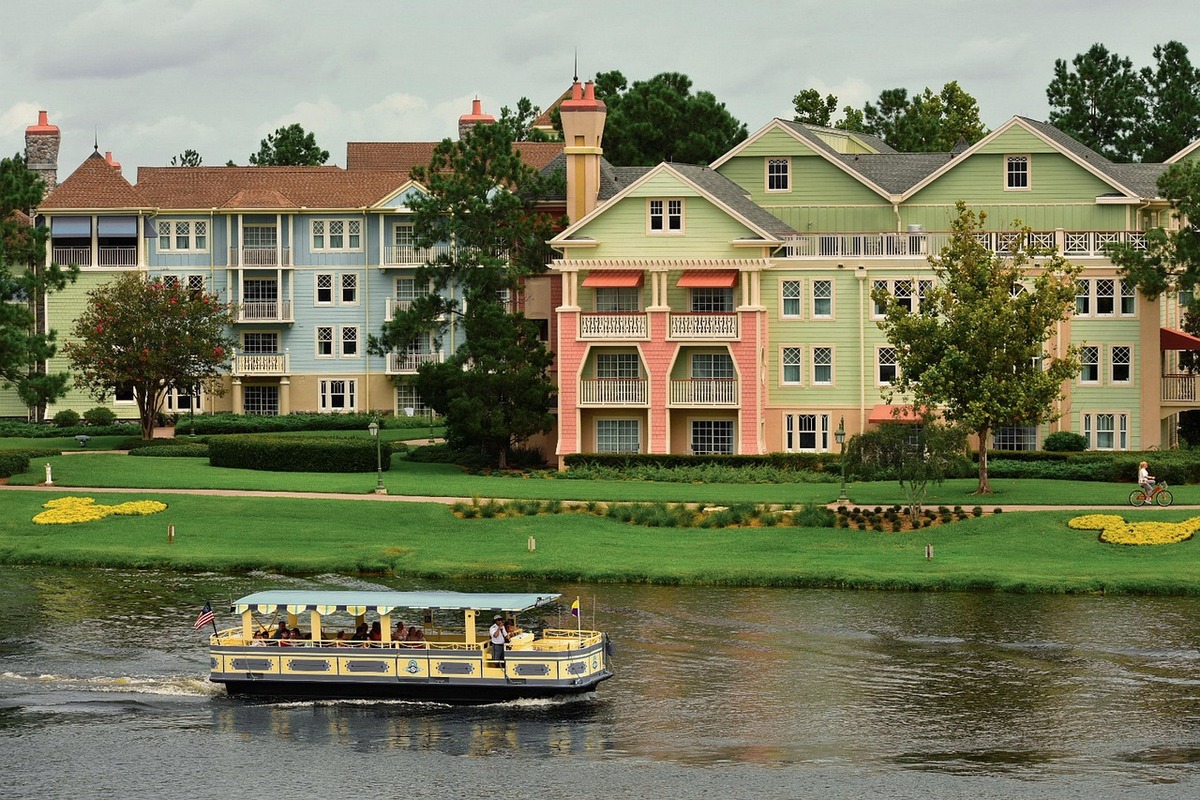 A scenic picture of a boat tour in Orlando, Florida