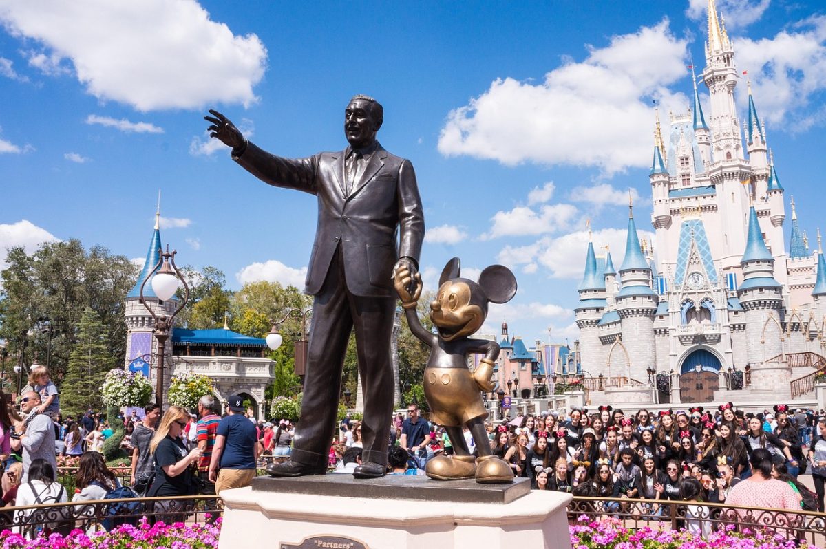 The Walt Disney statue at Disney World