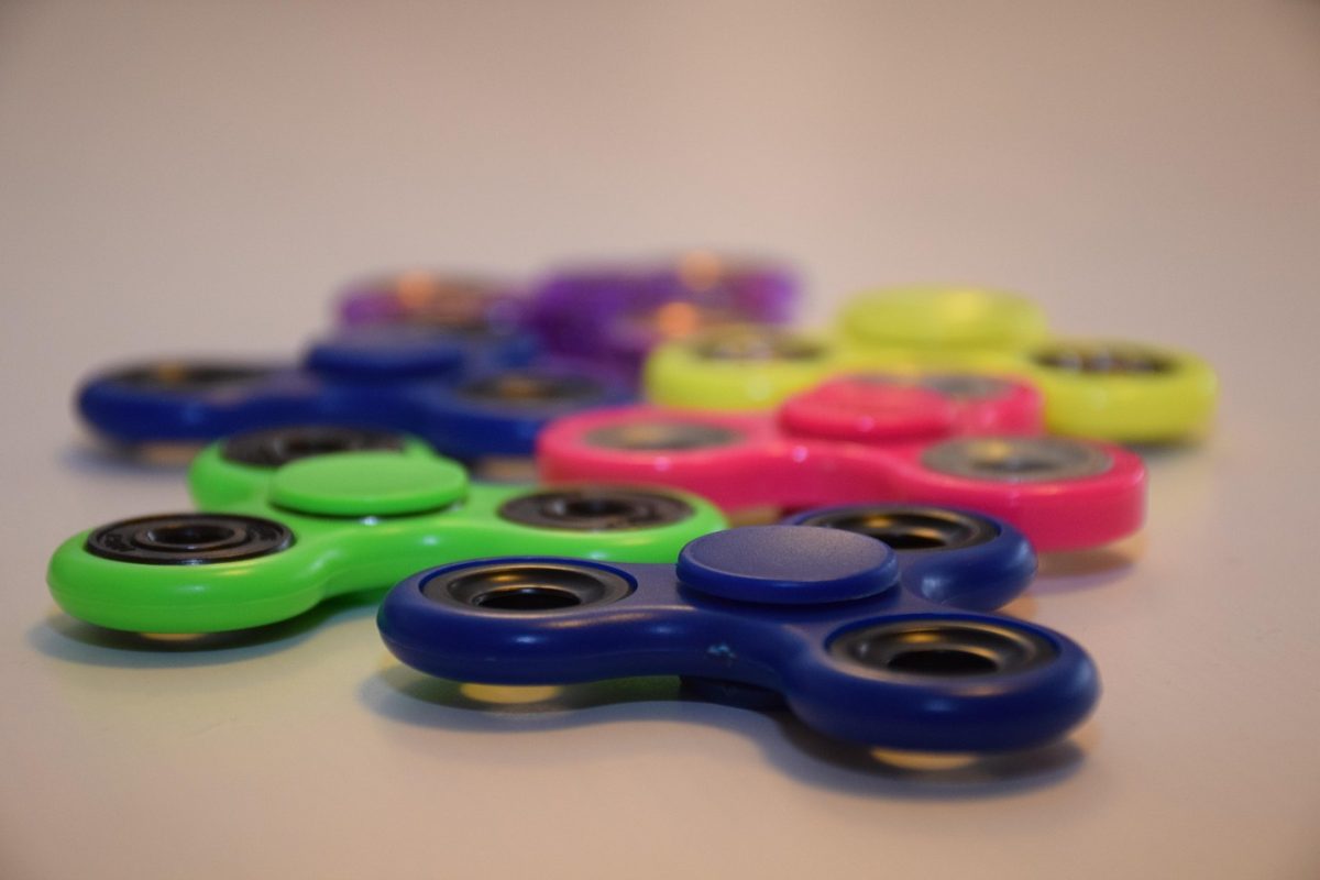 Several old fidget spinners